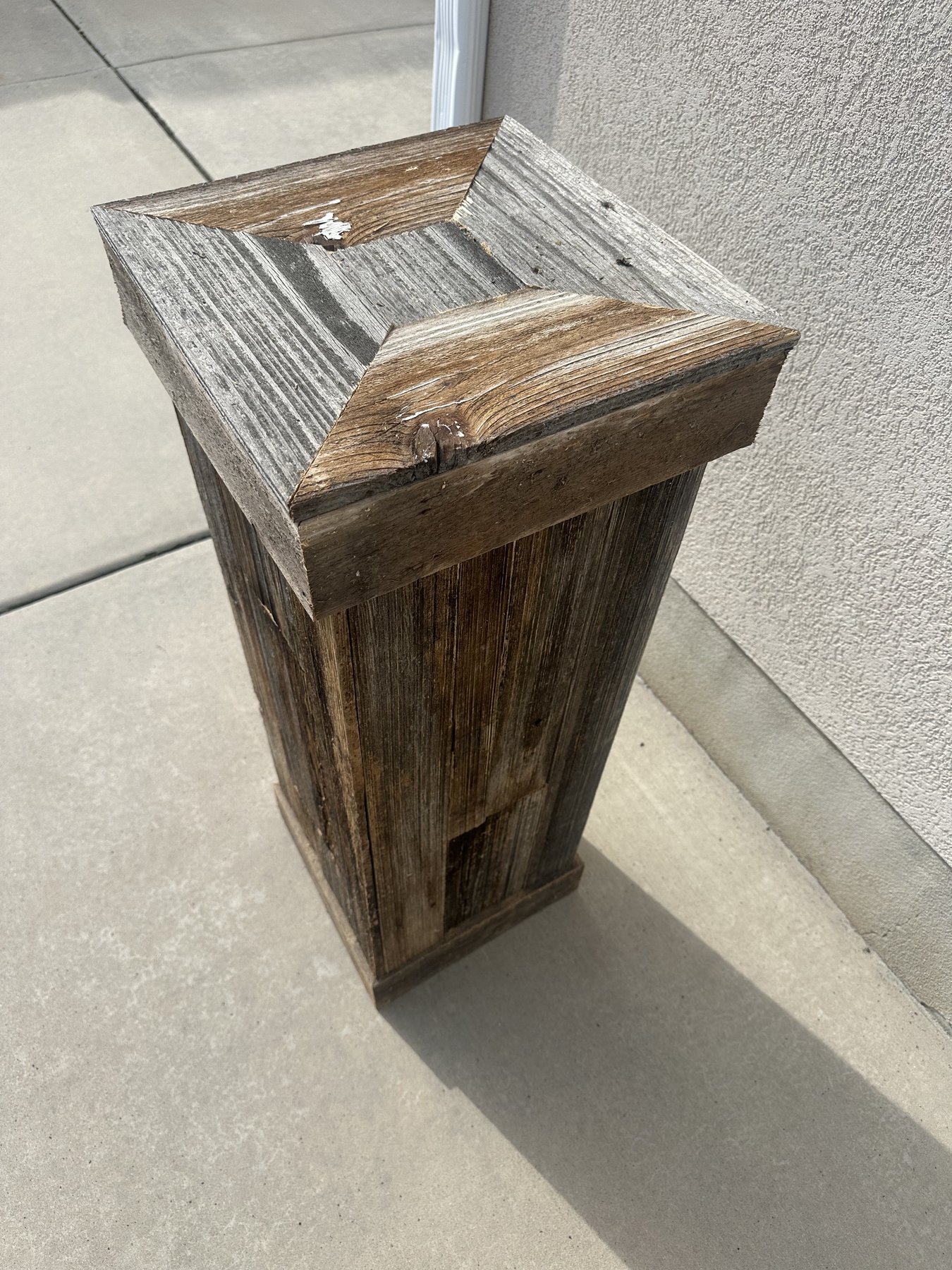 The mitered cap, close, showing the corner joinery